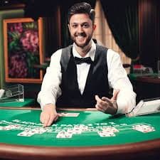 Meja Free Bet Blackjack di pglucky88 menampilkan dealer langsung dan tangan pemain